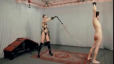  冷酷女王の调教惩罚！紧身皮衣SM无情鞭打求饶戏码 